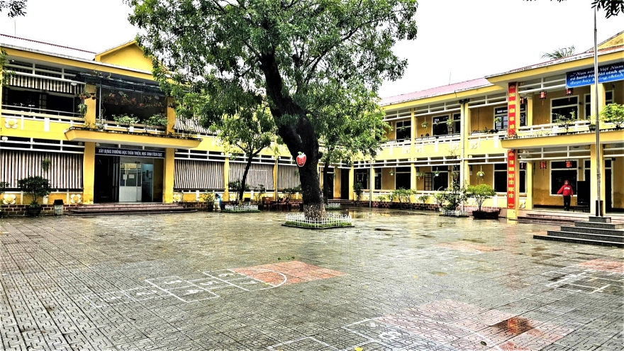 Nhiều học sinh tại một trường tiểu học ở Huế có biểu hiện nôn ói trong giờ ăn trưa